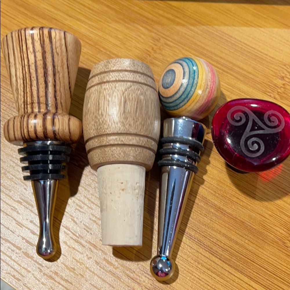4 Wine Toppers
